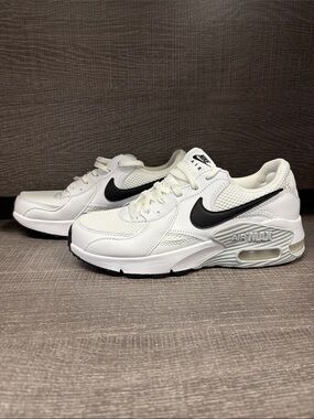 Women's Nike Air Max Excee Shoes (White/Black/Platinum) - Size 6